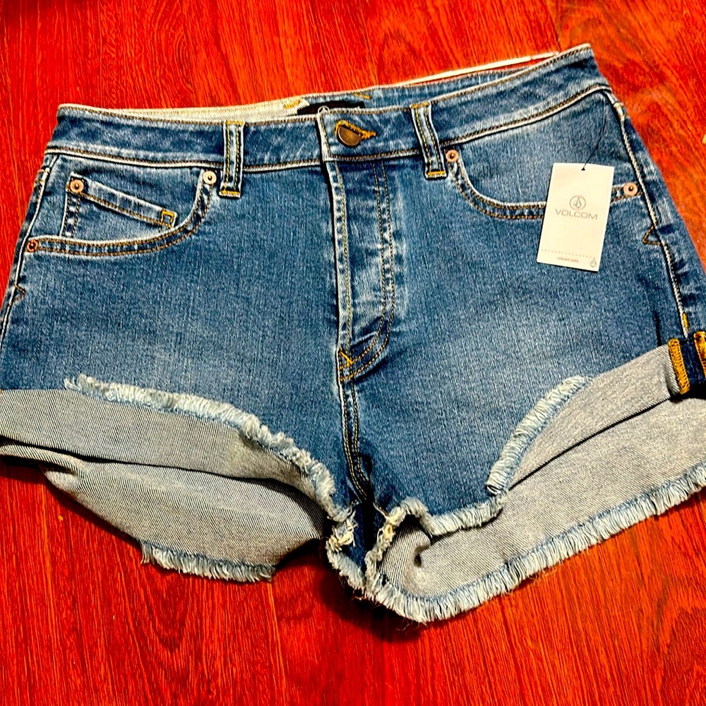 Volcom Women Stone Rolled Short BoyFriend Fit with Low Rise, Size 27